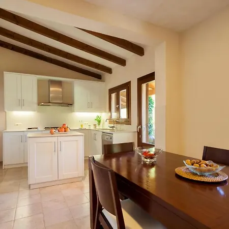 Sleeps 4 Pool Air Con Wifi * Pollenca